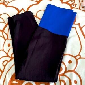 Young USA high waisted Capri Leggings S